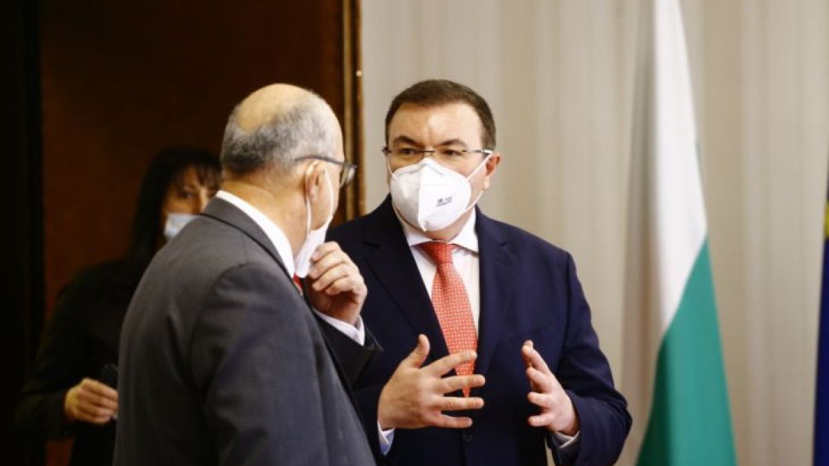 Радев чу от медицински експерти възможни ли са избори на 28 март 
