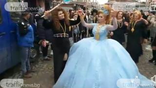 Невиждана по фукня циганска сватба в Пловдив! Булката с повече злато от Панагюрското съкровище ВИДЕО