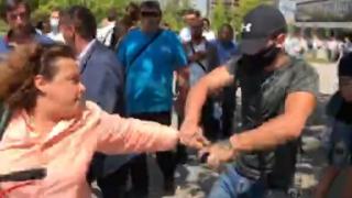 Решиха съдбата на младежа, хвърлил телефона на репортерка на форума на ГЕРБ 