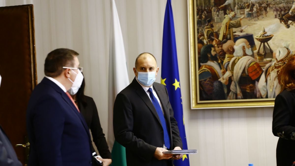 Президентът изпрати покани на партиите за консултациите, вижте програмата 