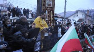 Кметът на Калофер си отнесе глобата заради скачането за кръста на Йордановден 