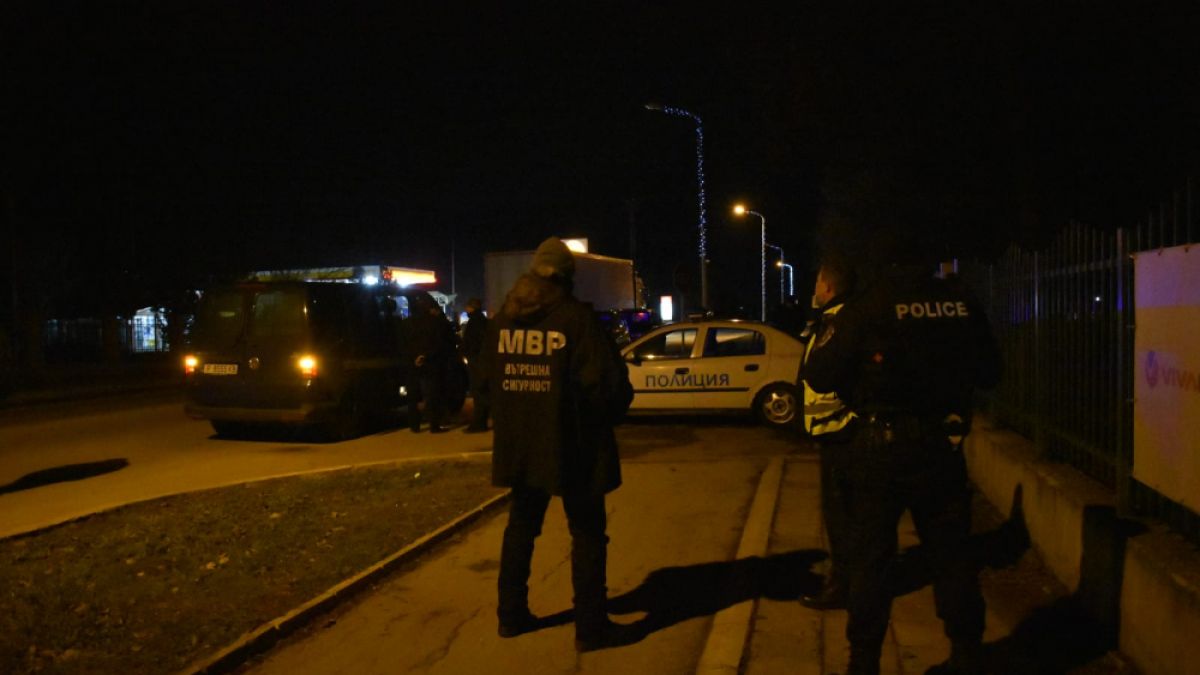 Три ченгета спипани за серия подкупи в Русенско СНИМКИ