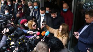 Пловдивските социалисти обсадиха "Позитано" 20, искат среща с Нинова ВИДЕО