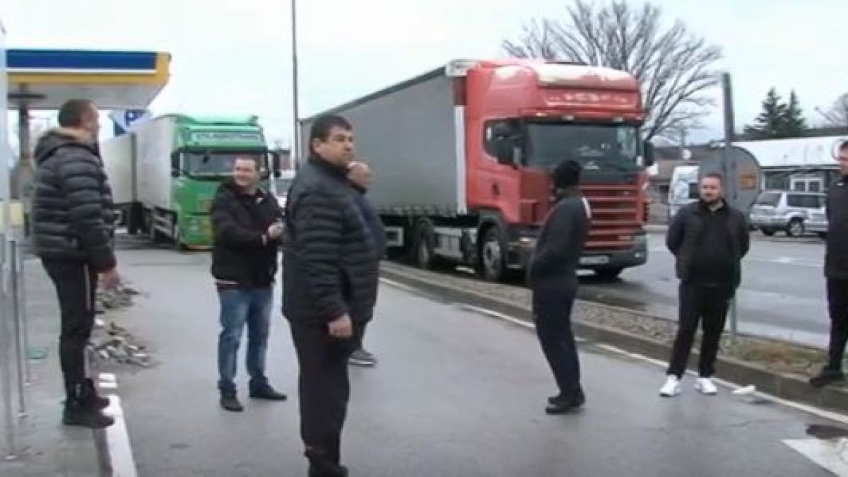 Родни шофьори се ожалиха от полицейски рекет в Гърция ВИДЕО 