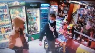 Нагли наркомани отмъкнаха от магазин буркан с дарения 