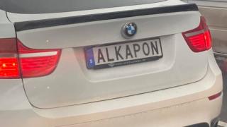 Гъзарията на баровец с тузарски номера подпали мрежата СНИМКИ