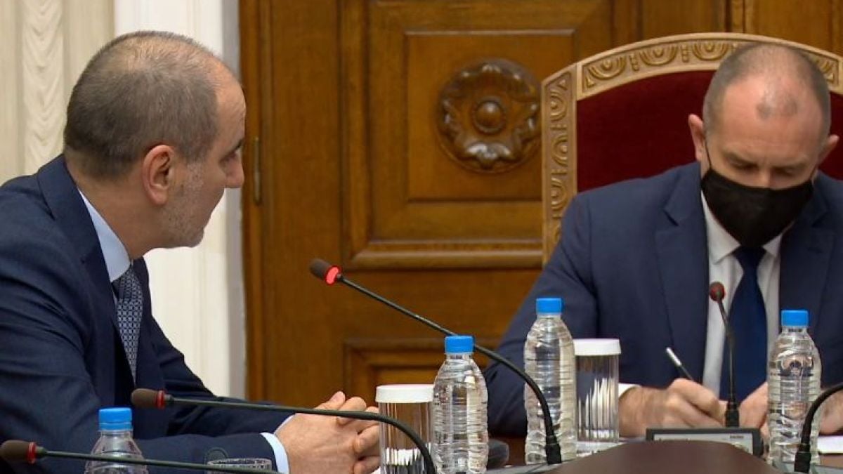 Цветанов шикалкави пред Радев - сопна му се за изборите, но се ожали от... ВИДЕО