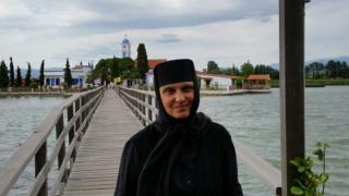 Обрат с журналистката от Бургас, която заряза медиите, за да стане монахиня
