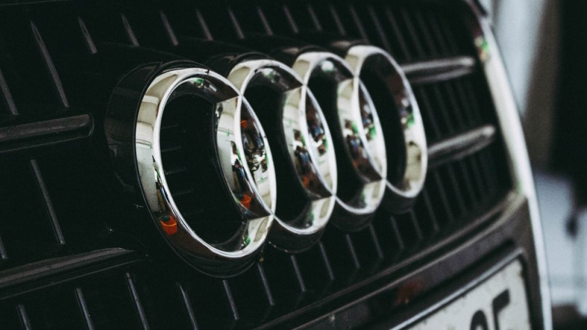 Публикуваха първи шпионски СНИМКИ на новия Audi A8