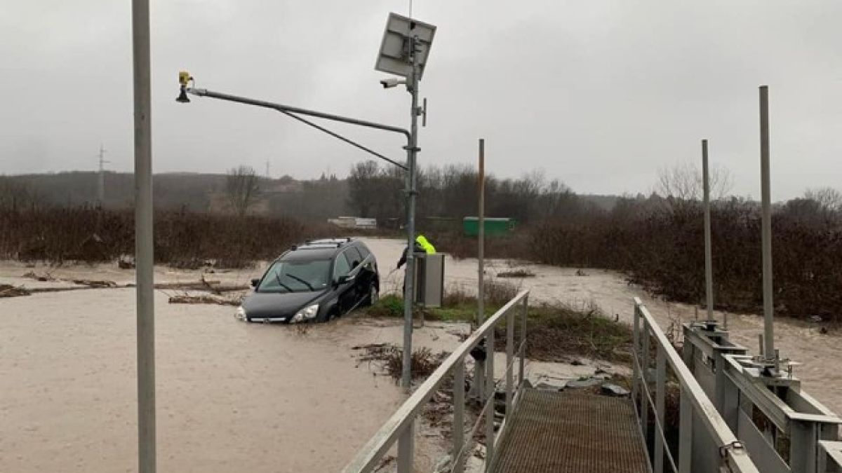Извънредно: Затвориха пътя Созопол - Приморско