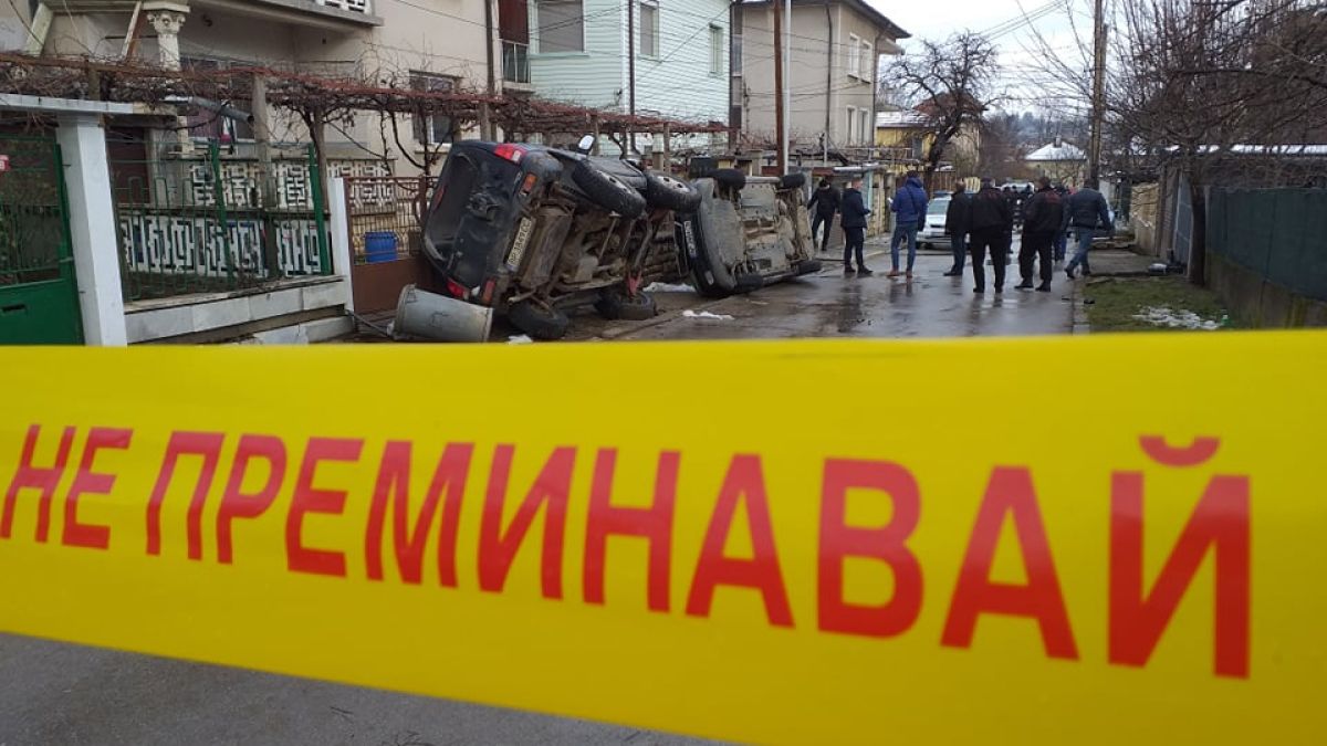 Зрелищни СНИМКИ и ВИДЕО от циганския погром в Мездра