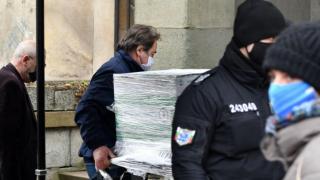 Кошмарен инцидент с доставката на първите ваксини "Модерна" у нас СНИМКИ