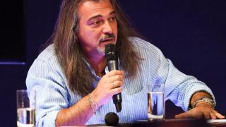 Халваджиян нае на работа известен журналист, а с Рачков... 