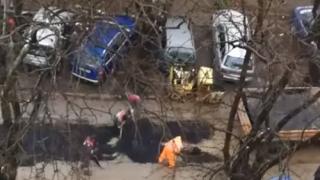 Асфалтират пълна с вода улица в София СНИМКА