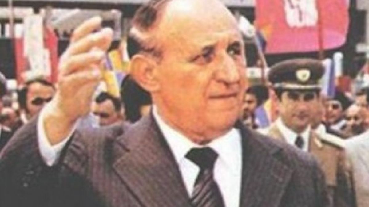 Защо "съдбовният" за Радев 4 април е любима дата на Тодор Живков и незабравим ден за Симеон II