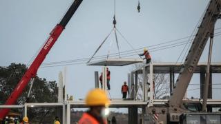 Тревога: В Китай отново започнаха да строят спешни центрове за карантиране на заразени
