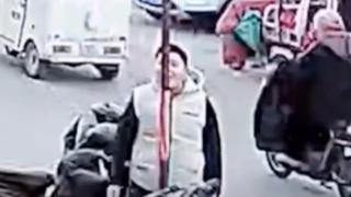 Пубер реши да изпробва на живо закон на физиката и горчиво съжали ВИДЕО