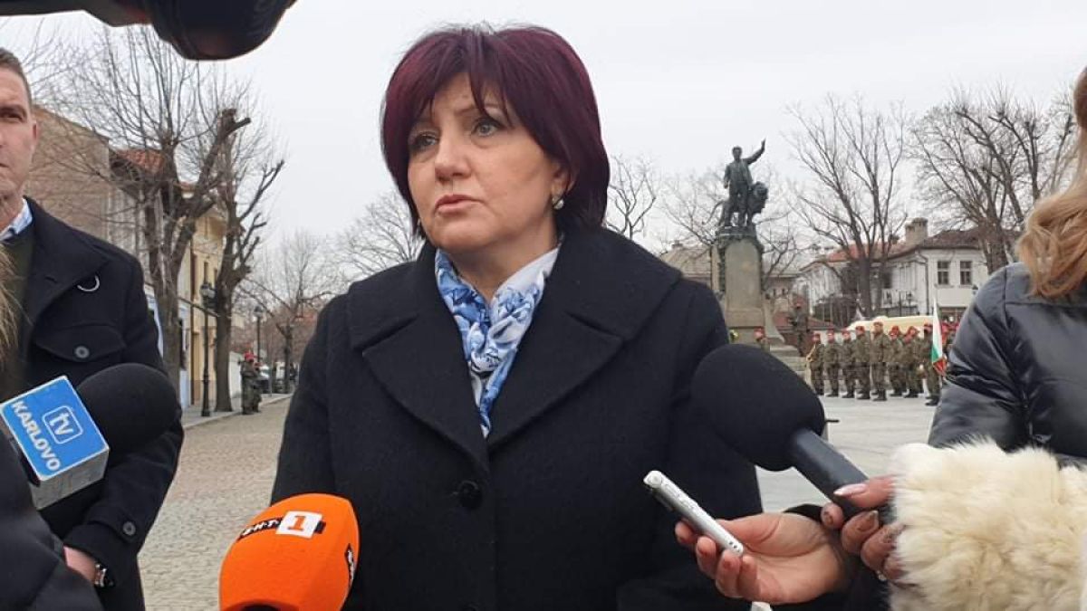 БЛИЦ TV: Цвета Караянчева захапа президента за датата на вота и заяви...