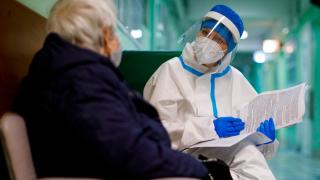 СЗО уточни колко дни пациентите с COVID-19 остават заразни