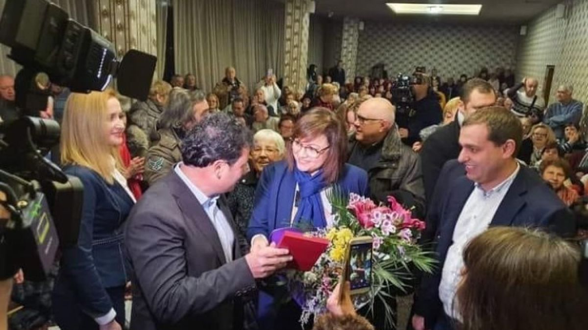 Нинова обяви национална кампания за прием на социалисти