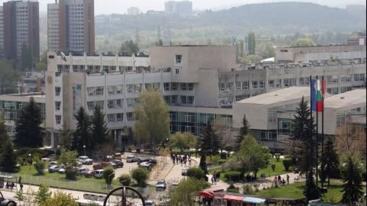 Студенти искат по-ниски такси и наеми на общежитията