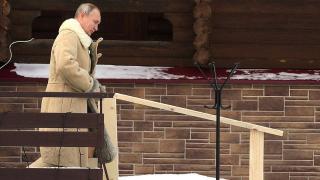 Путин се топна в ледените води по случай Богоявление ВИДЕО 