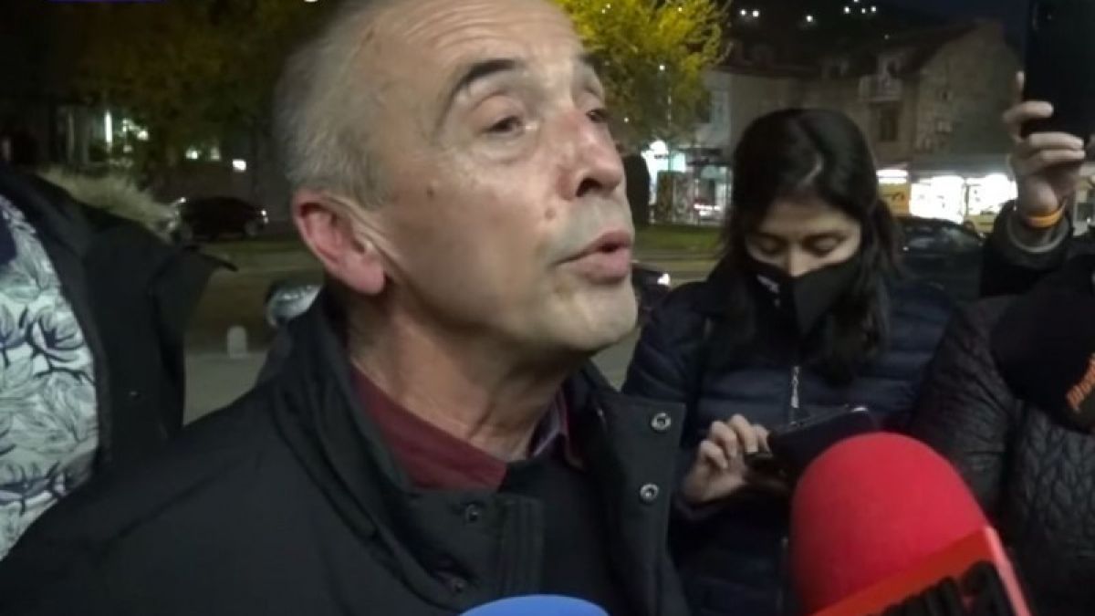Мангъров пак контра на Щаба: В заведенията не е по-опасно от автобуса или магазина