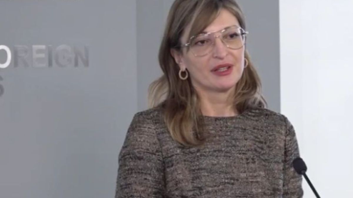 Захариева обяви кога ще е готова магистралата до Сърбия