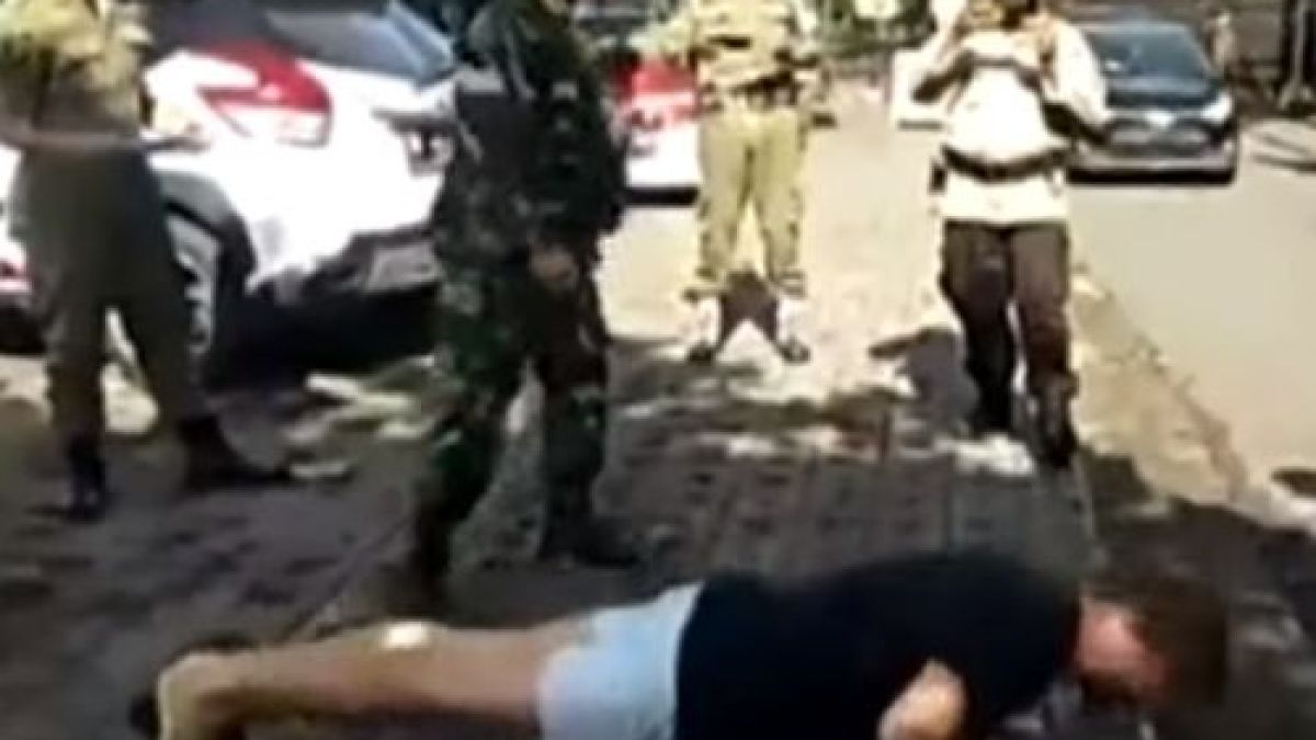 Не е за вярване как наказват на Бали хората, които не носят маски ВИДЕО 