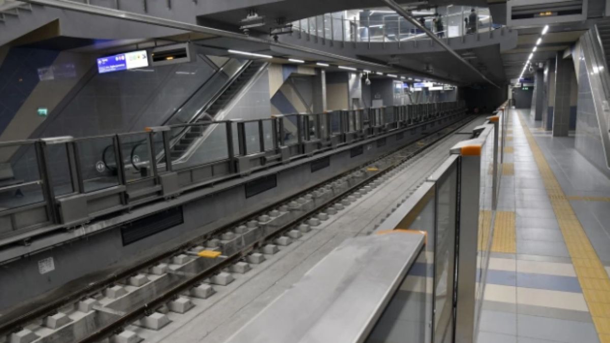Експерти казаха кога ще отворят наводненото трасе от метрото 