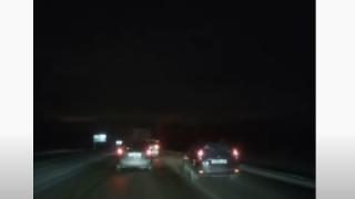 Мигновена карма застига шофьор, който иска да избегне задръстване ВИДЕО