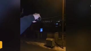 Ученици размахват пистолет и стрелят безразборно на коронапарти ВИДЕО