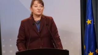 Министър Сачева обясни забавянето на милионите, давани за коронакризата ВИДЕО