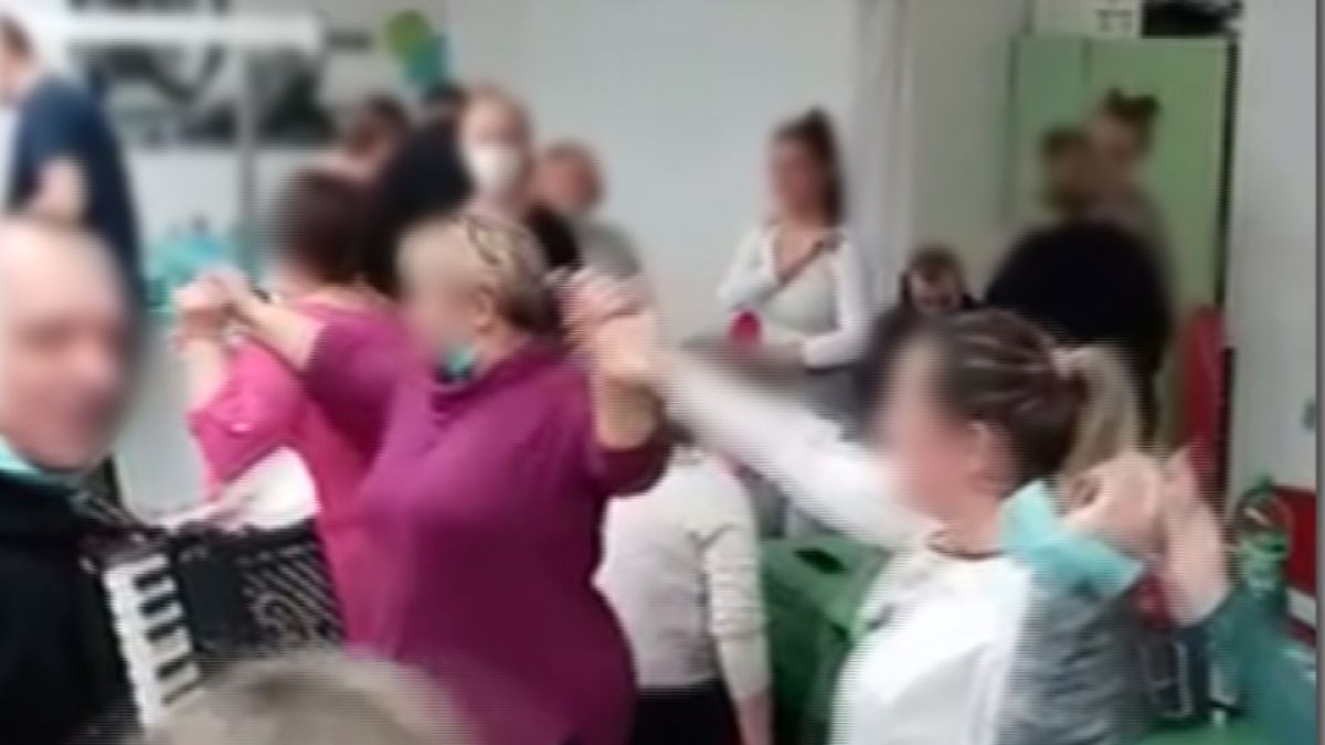 Скандално ВИДЕО: Медсестри играят хоро без маски в ковид отделение