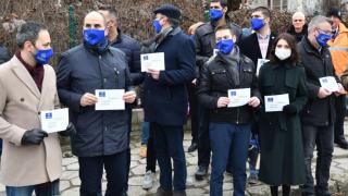 „Марш с апартаментите от тук“: Натириха Цветанов от протест за Навални 