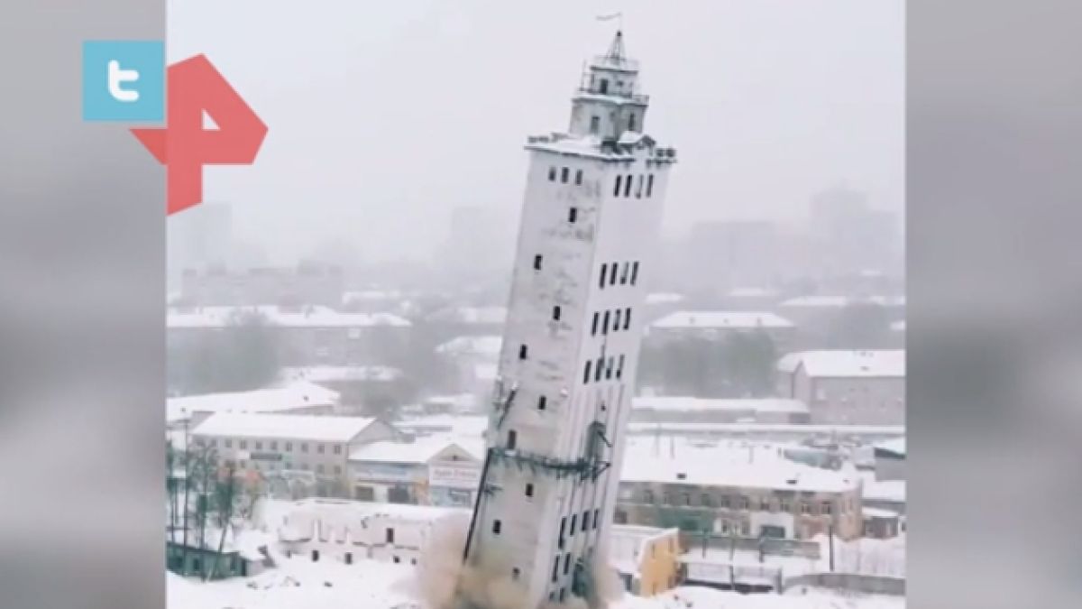 Зрелищно ВИДЕО: 40-метрова кула рухна като къща от карти 