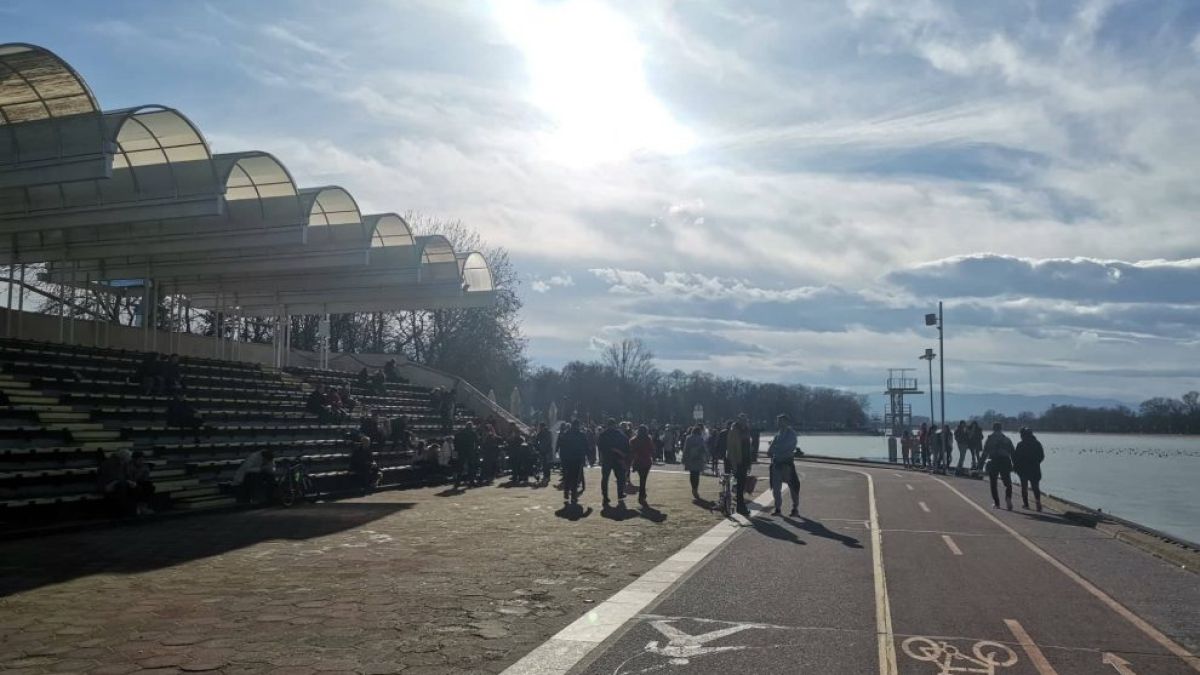 Атмосферно явление изкара хората по улиците на Пловдив 