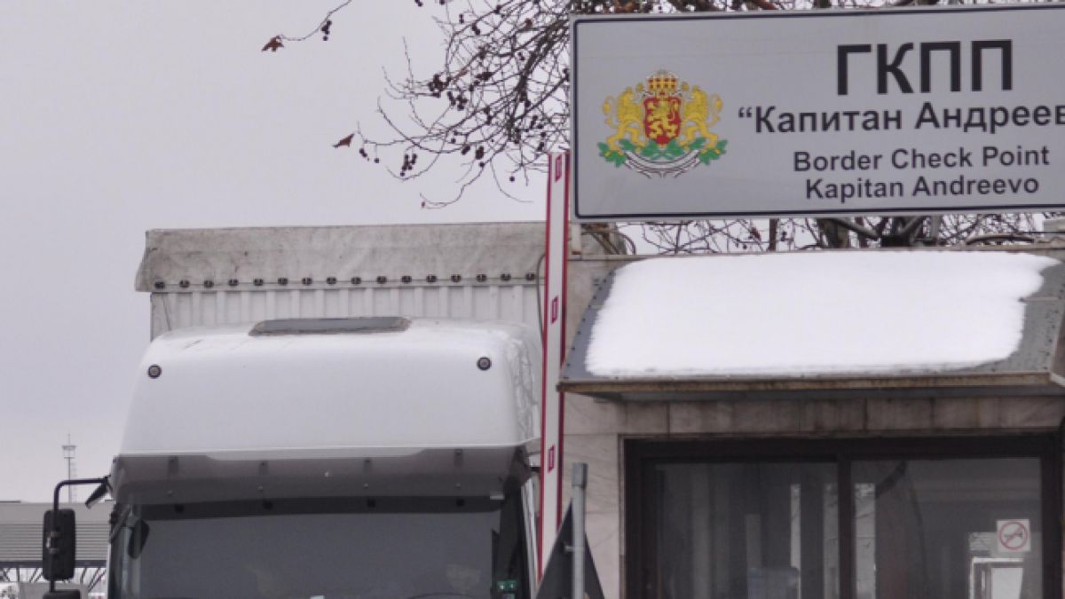Задържаха рускиня на "Капитан Андреево", опитала голяма шашма  