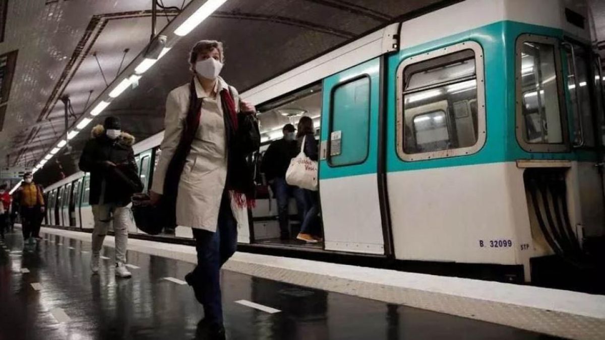 Шок във Франция: Запушват устите на хората дори на улицата заради К-19