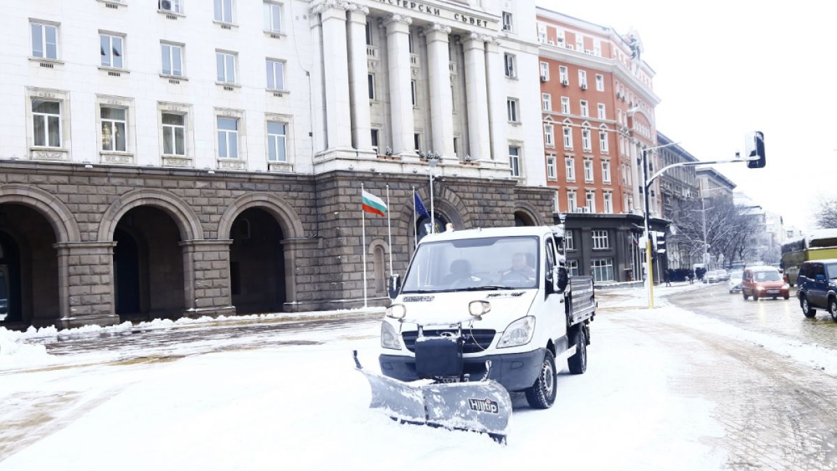Ето какво се случва по заснежените пътища на България
