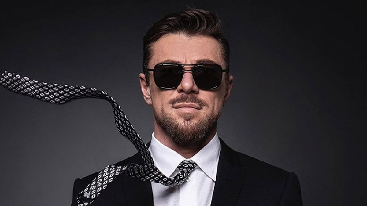 Миро извая фигура, съблече се и стана... СНИМКИ