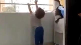 Домашна котка предотврати огромна трагедия с малко детенце ВИДЕО 