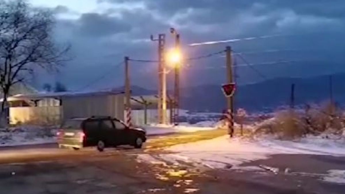 Шофьори си играят на руска рулетка на жп прелез край София 