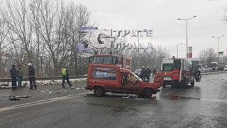 Тежка катастрофа с две коли край Търново СНИМКИ 