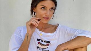 Диляна Попова крие неуспешно голите си гърди с... СНИМКА 18+