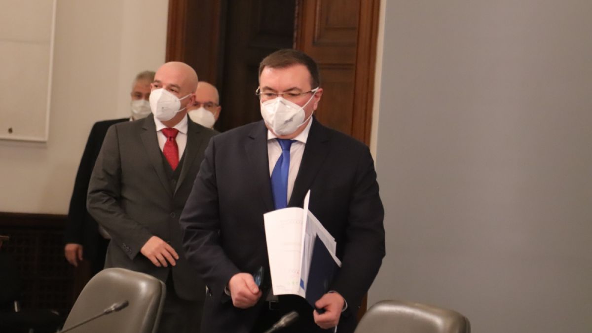 Здравният министър с важно уточнение за отварянето на заведенията на 1 март ВИДЕО