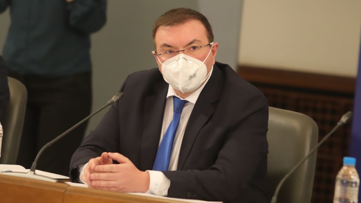 Връщат строги К-19 мерки в България до часове?