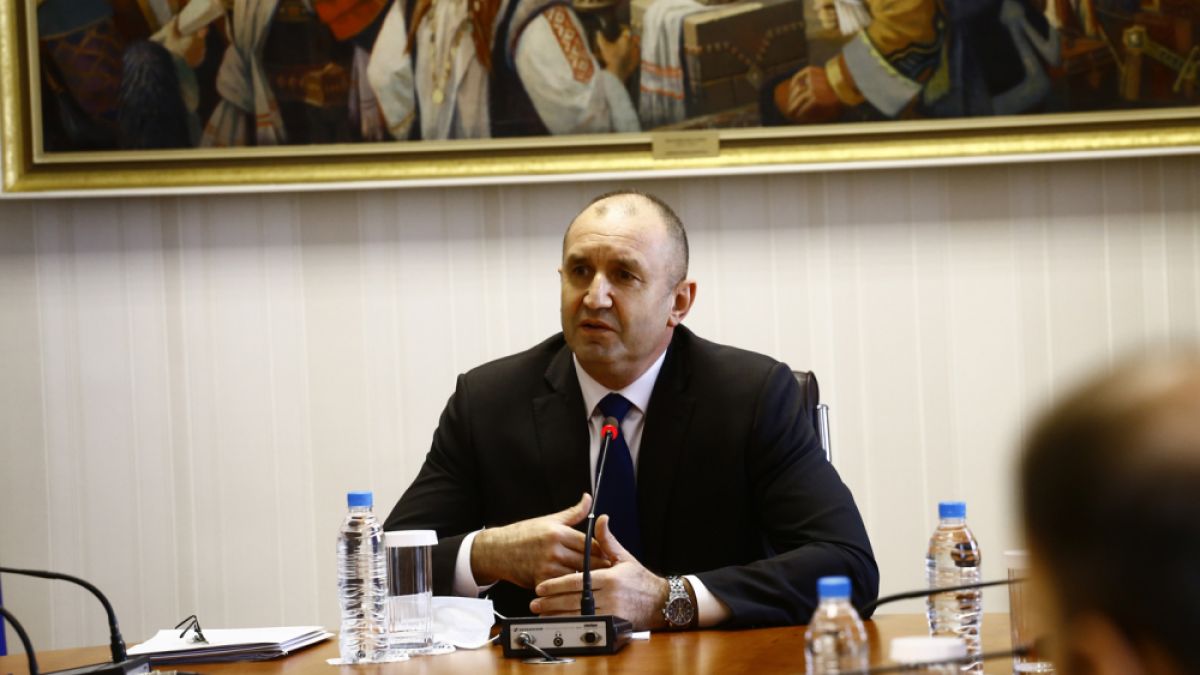 Радев хваща гората