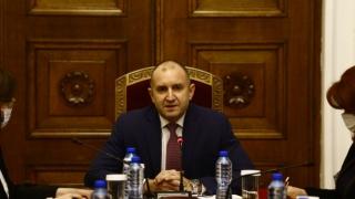 Радев потъна в скръб  