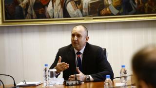 Журналист за служебния кабинет на Радев: Дали девизът вече не е "Мутри, вътре!"?